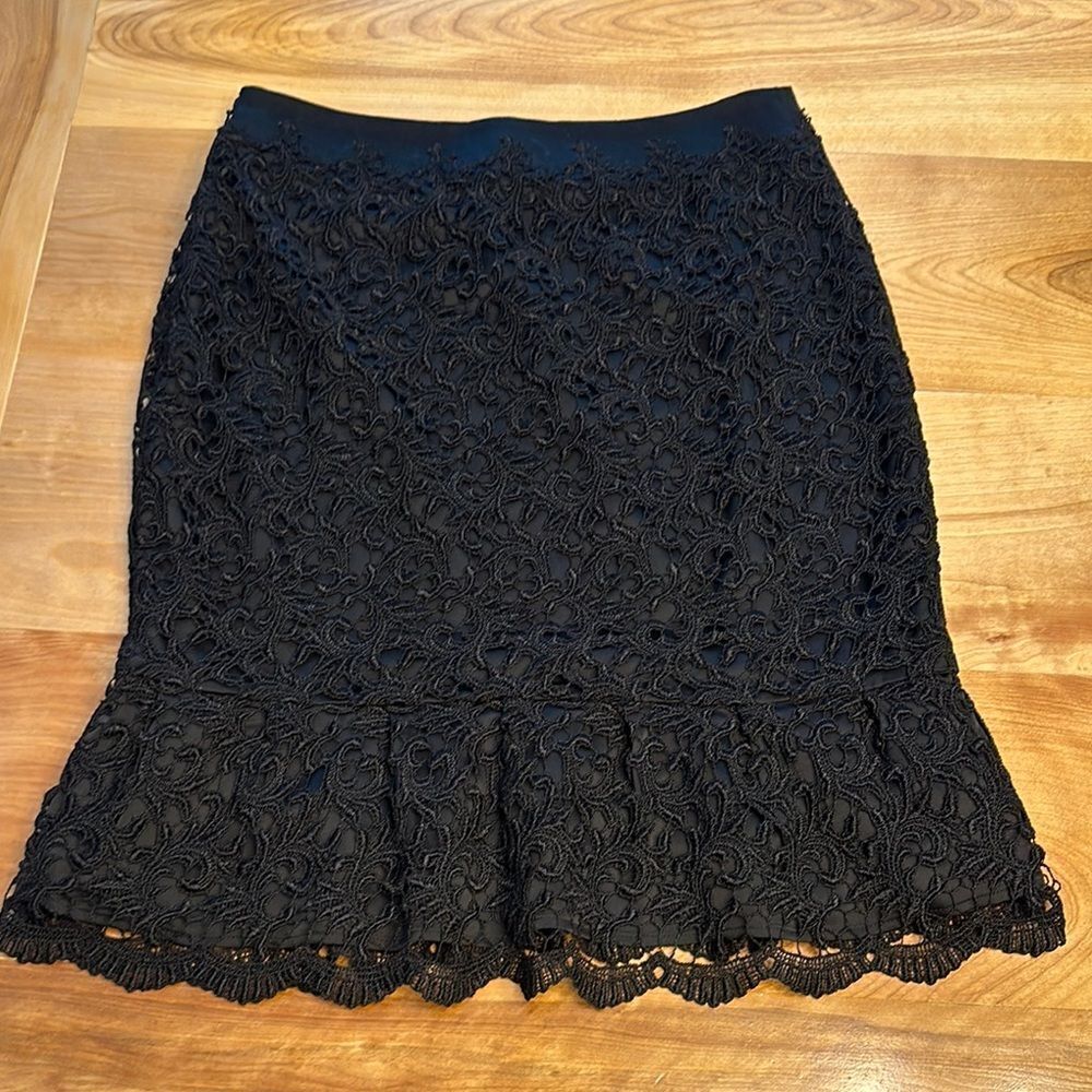 White House Black Market Black Lace Trumpet‎ Skirt - Picture 3 of 5